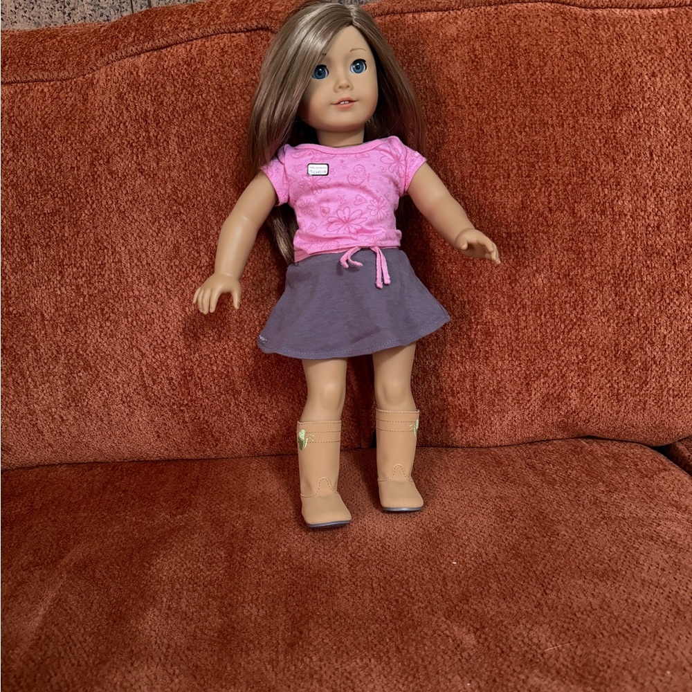 American Girl Doll with clothes and books
Excellent Condition